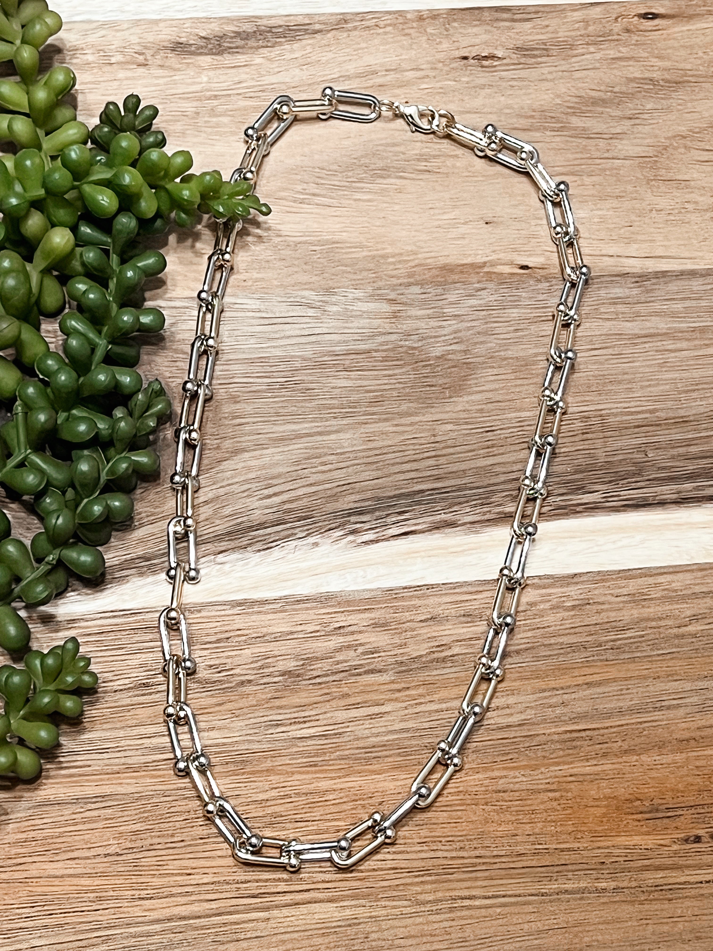 Two Tone U Chain Necklace