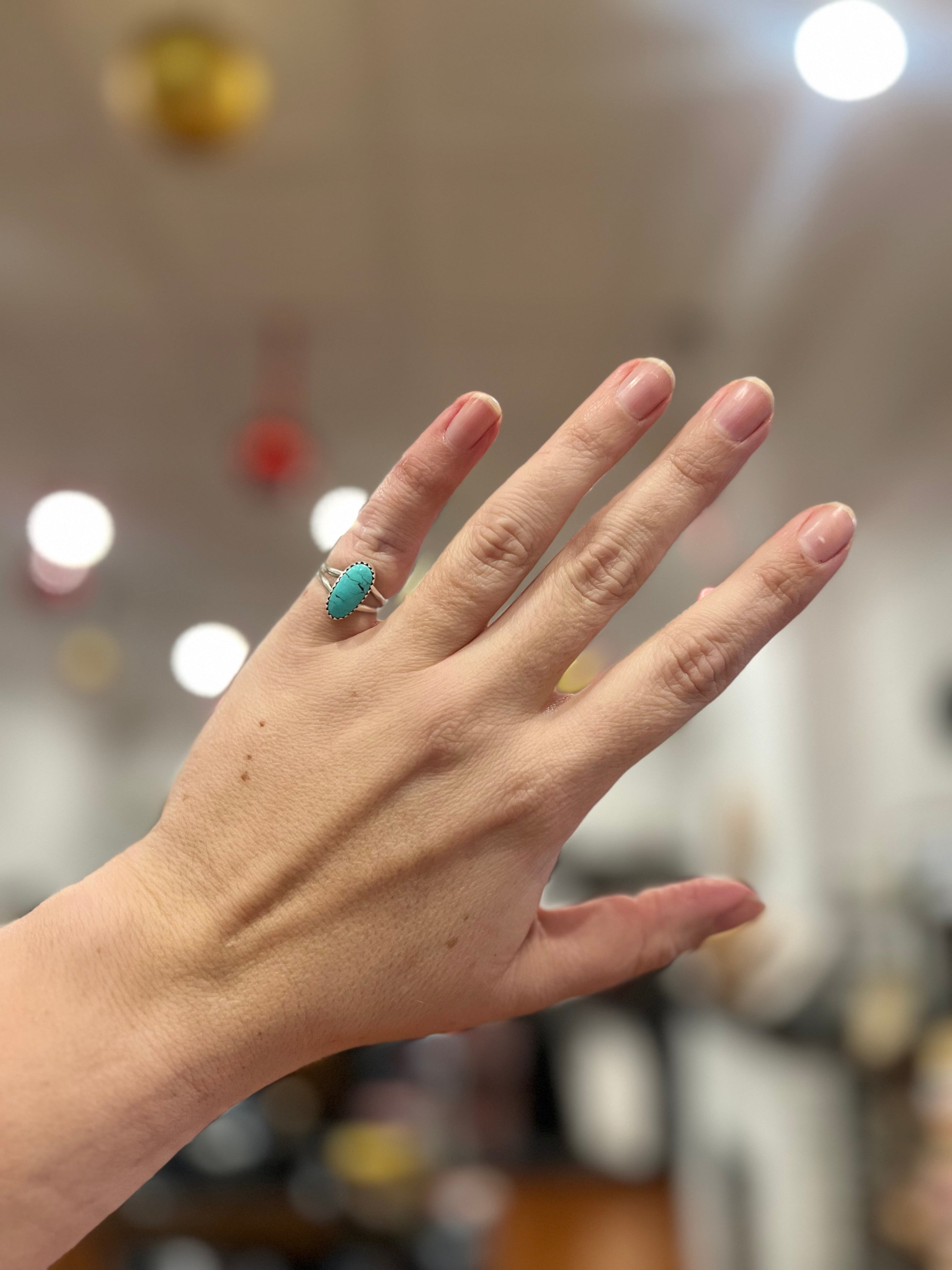 Tiny Oval Turquoise Sterling Silver Ringue