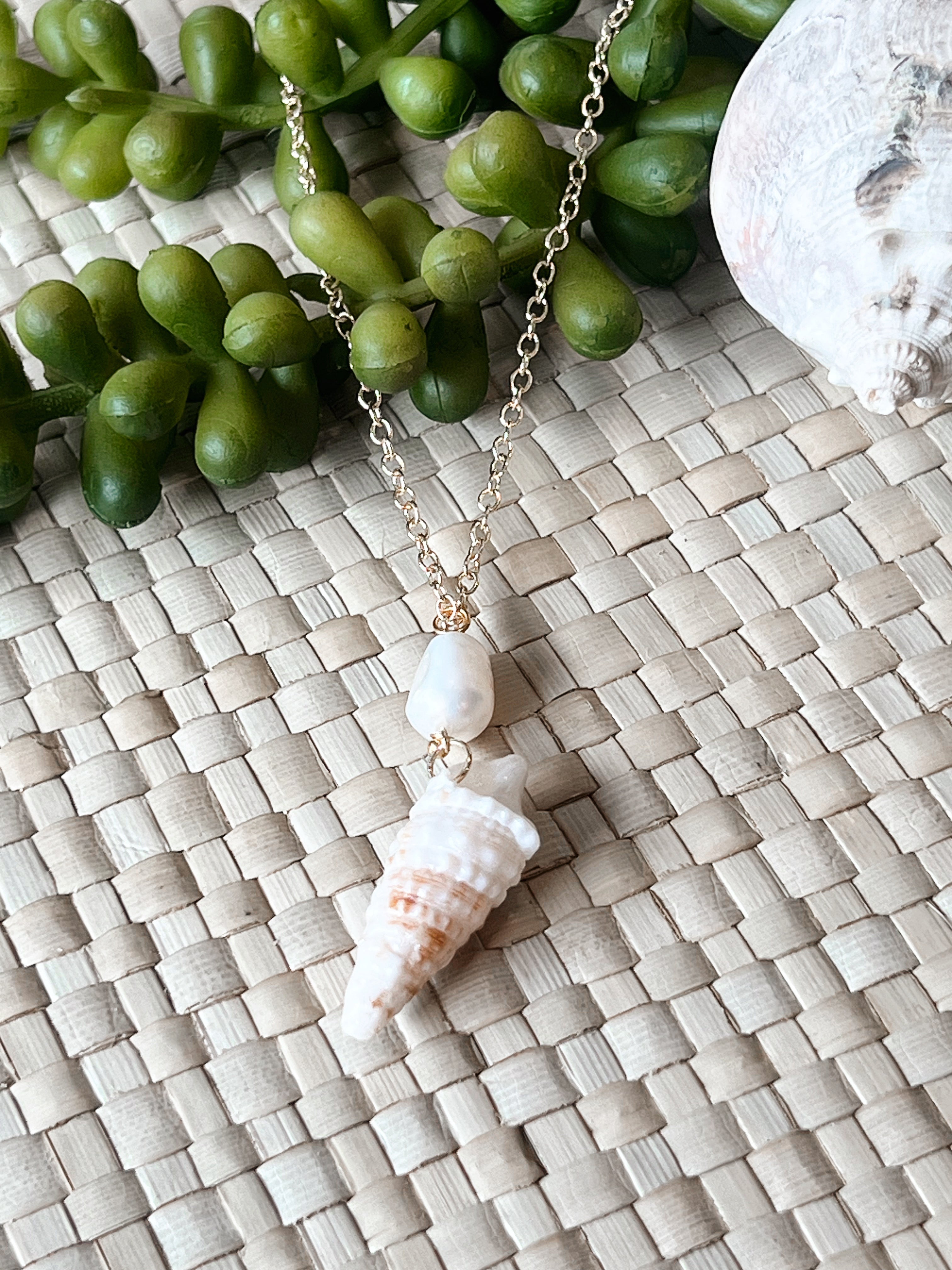 Adorable Auger Necklace