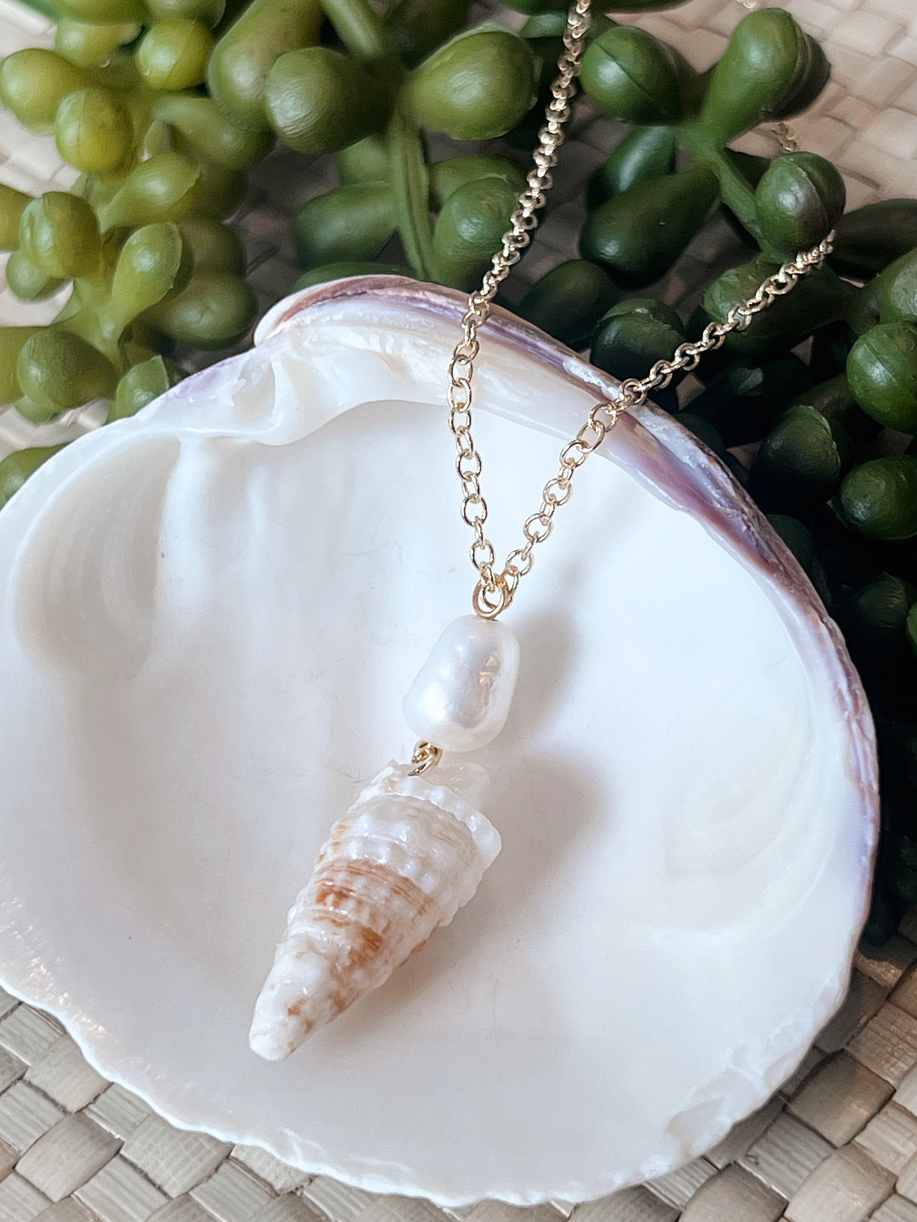 Adorable Auger Necklace