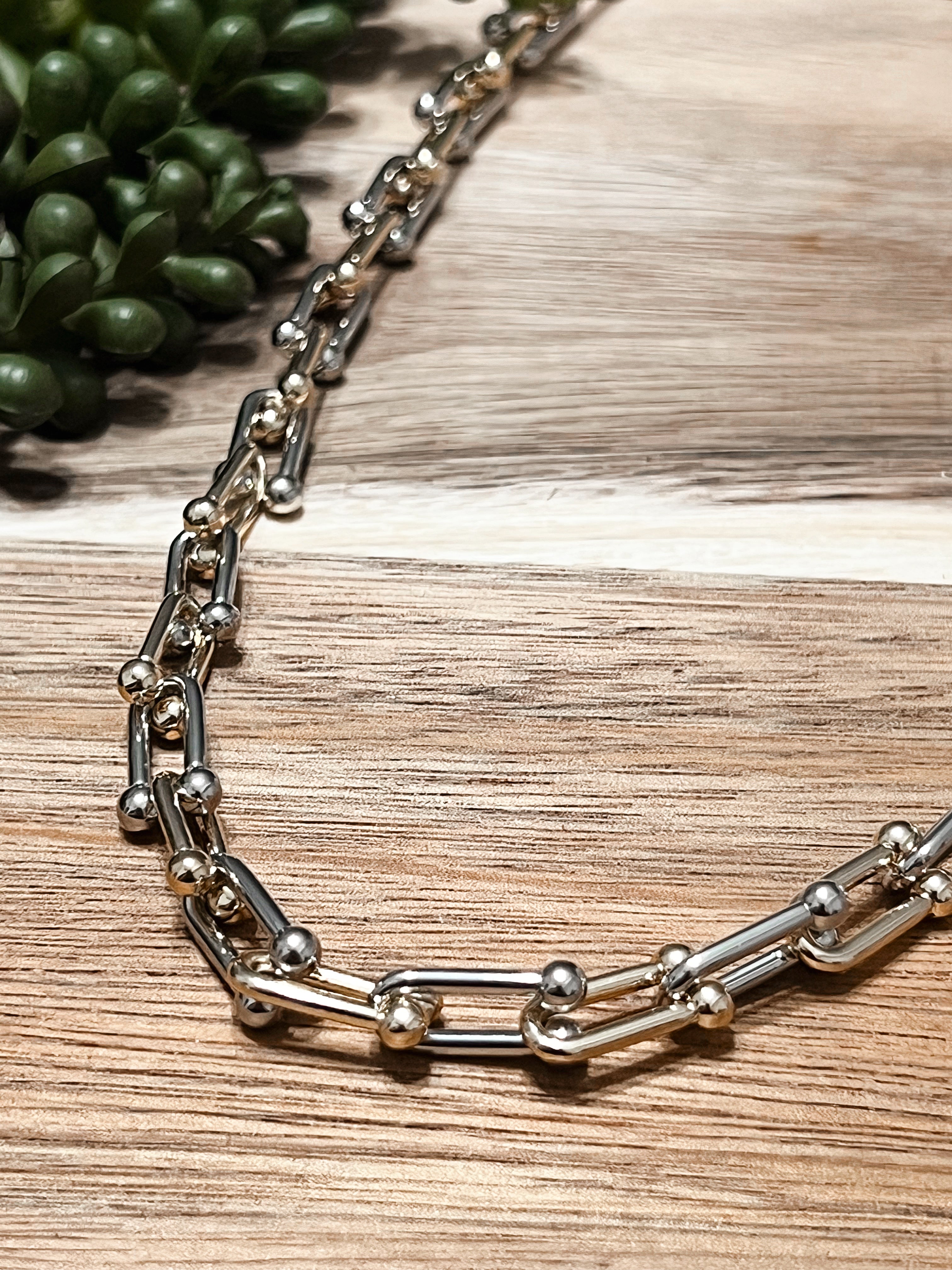 Two Tone U Chain Necklace