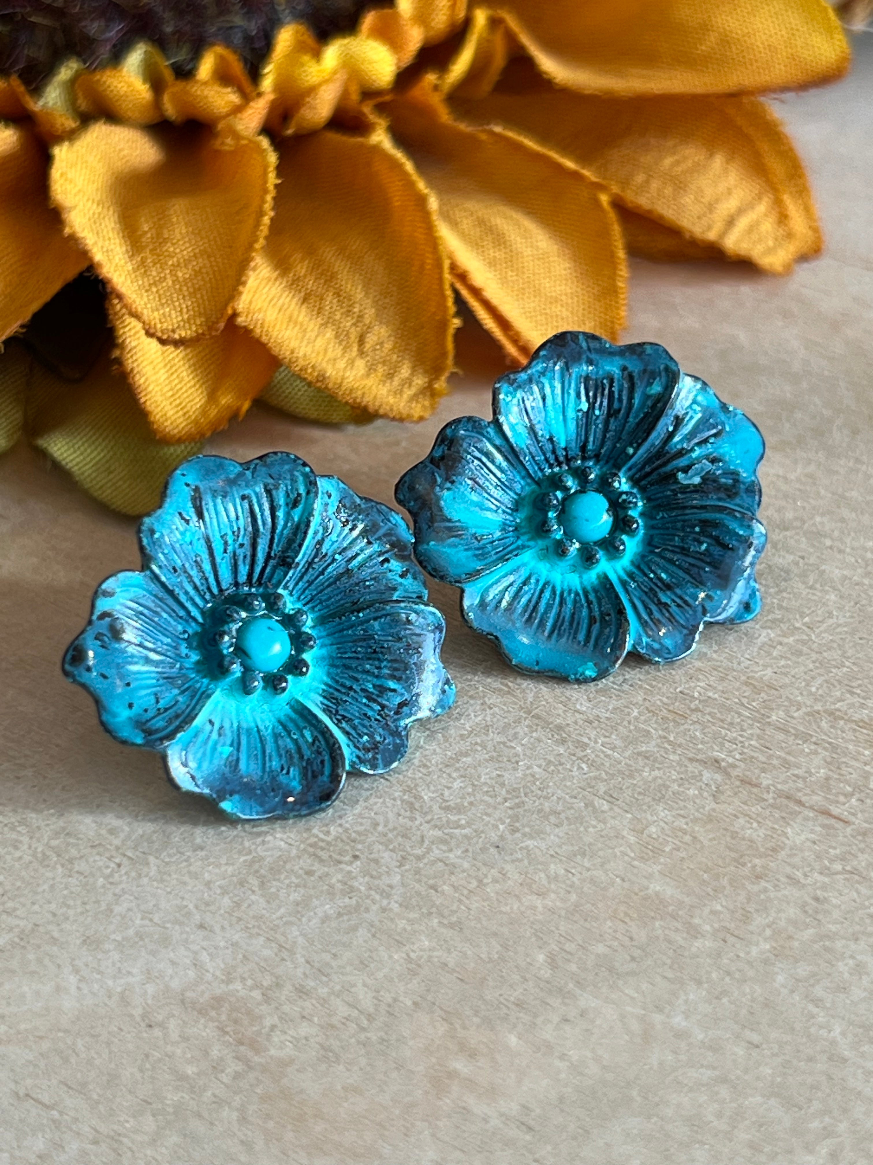 Oxi Floral Stud Earrings