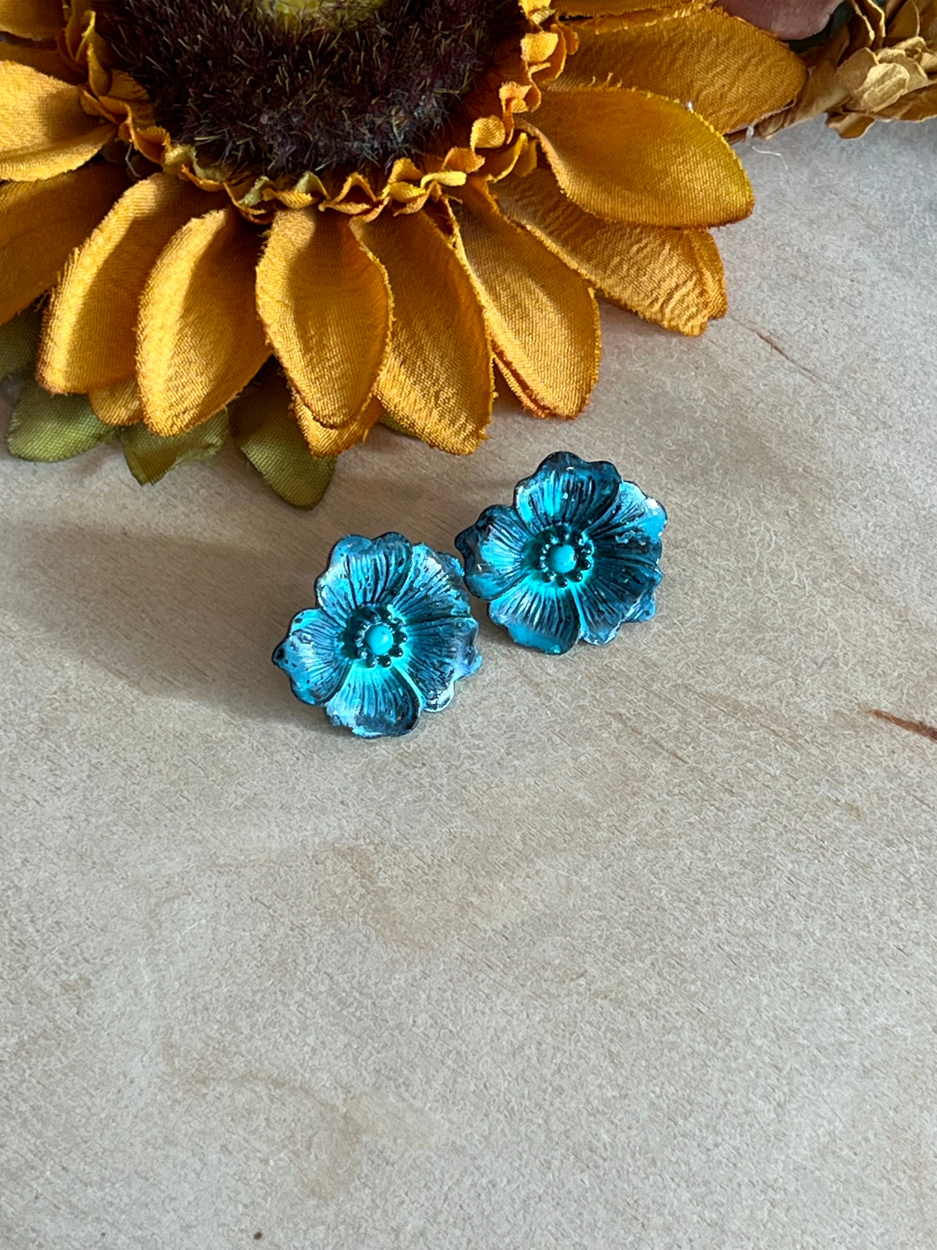 Oxi Floral Stud Earrings